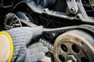 Dây curoa ô tô bị trùng: Dấu hiệu, nguyên nhân và cách xử lý