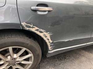 Xử Lý Xe Ô Tô Bị Trầy Xước Nặng: Xử Lý, Chi Phí, Bảo Hiểm