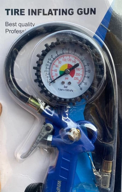 Đầu vòi xanh hoặc đen - kiêm đồng hồ đo áp suất lốp