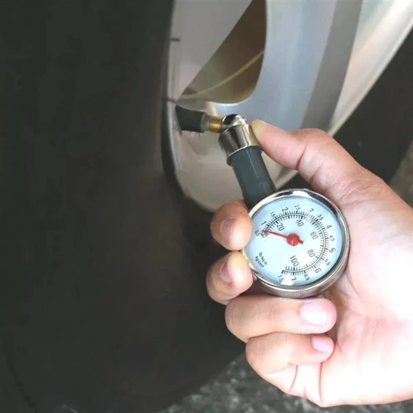 Đồng hồ đo áp suất lốp hạng nặng với van giữ tích hợp 