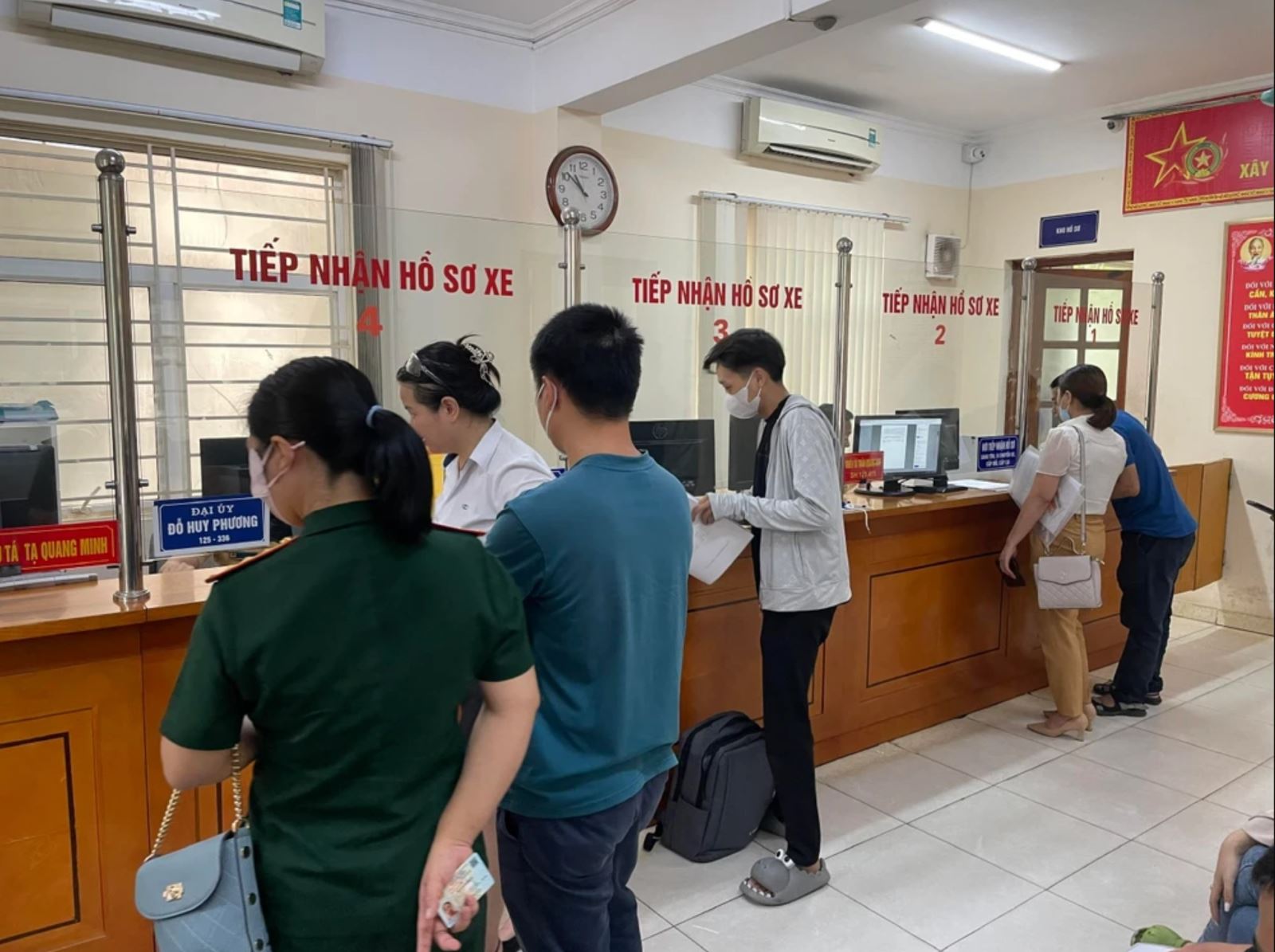 Hồ sơ sang tên xe được nộp tại phòng cảnh sát giao thông