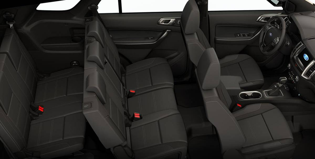 Khoang nội thất Ford Everest Titanium 2.0 AT