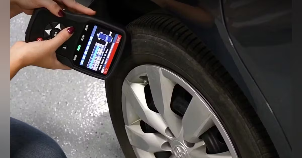 Sử dụng thiết bị chuyên dụng để reset và chẩn đoán